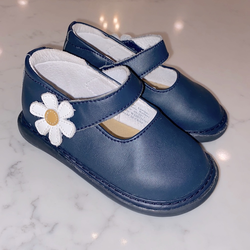 WeeSqueak Toddler Girl’s Navy Daisy Mary Jane Shoes (8)
